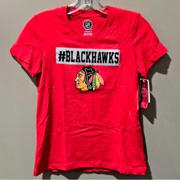 Chicago Blackhawks Girls' Red V-Neck Tee w/ #Blackhawks Glitter Screen -- XS 4/5 - Picture 1 of 6
